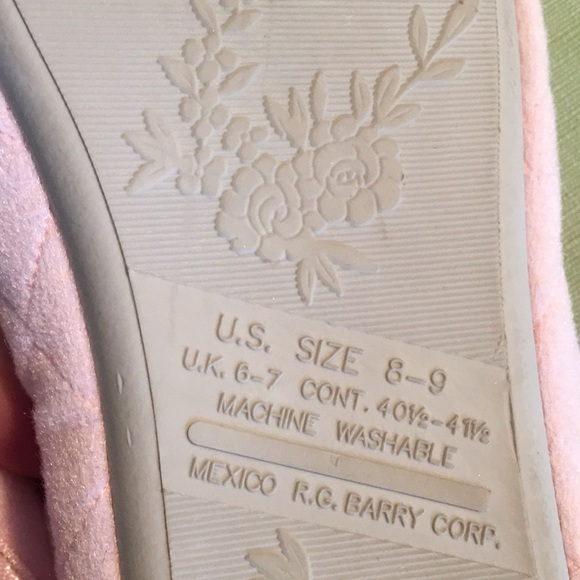 2 Pair PLUSH SLIPPERS - Picture 5 of 11